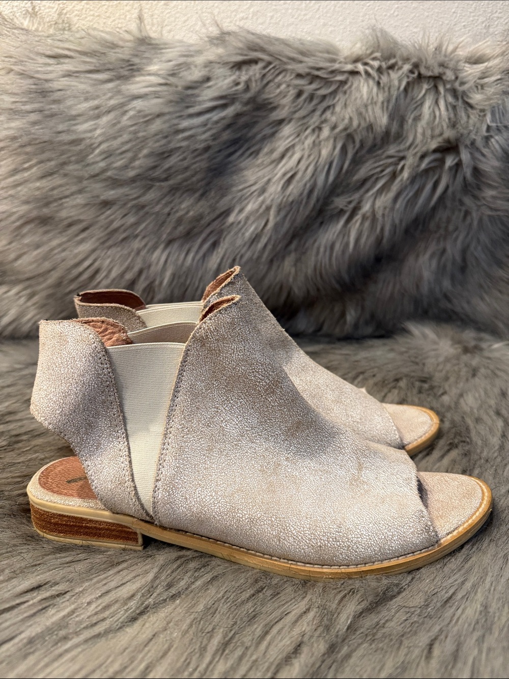 Coolway Open-Toe Suede Ankle Sling Sandals in Light Taupe Size 41